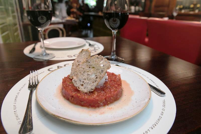 Tartar de tomate con helado de parmesano - Cachitos Rambla